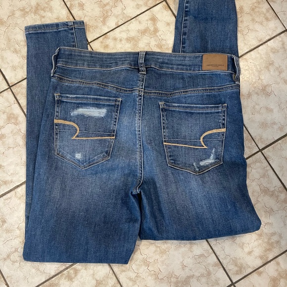 NWOT American Eagle distressed Jeggings - Picture 2 of 4